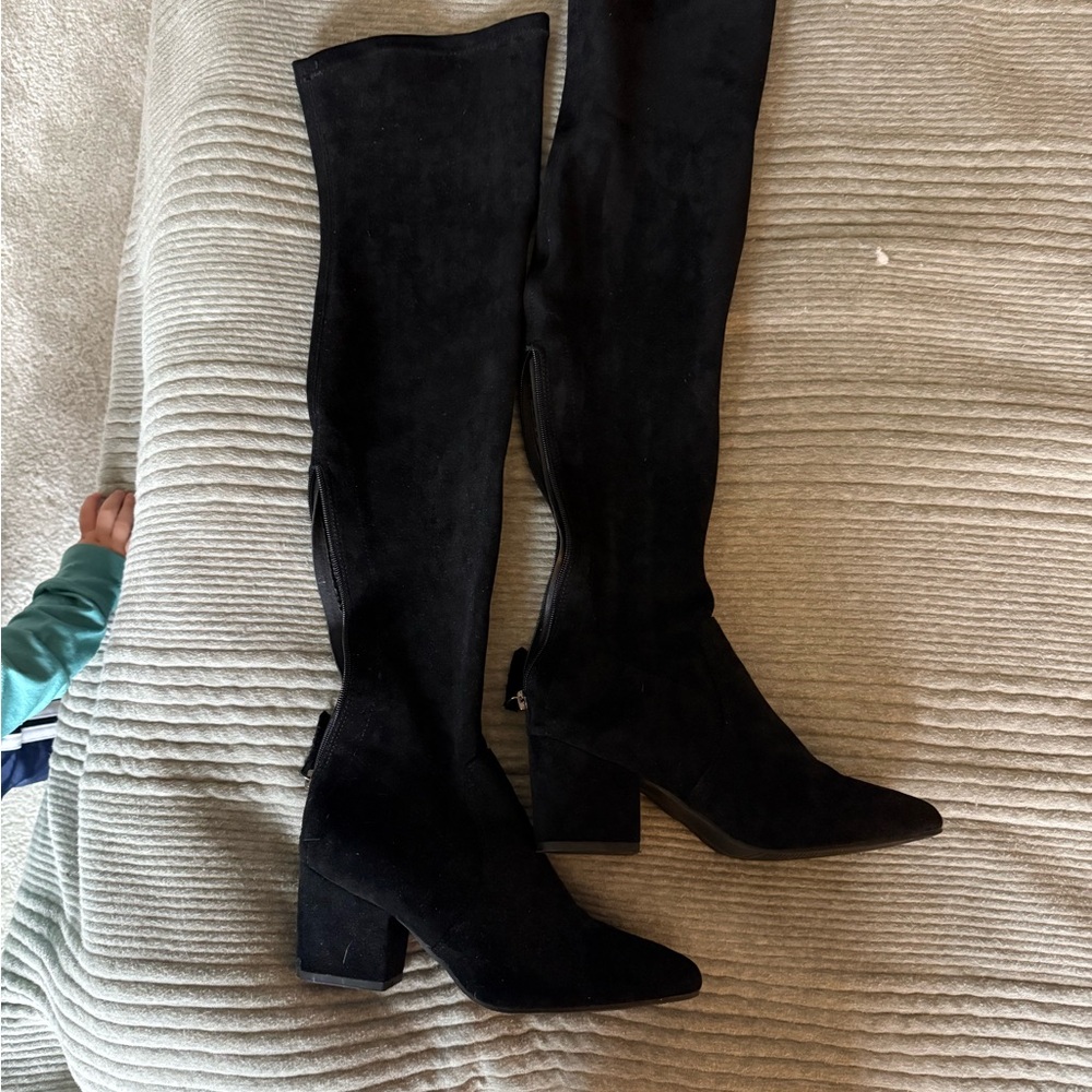 Elegant Black Knee-High Women's Boots